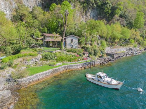 Faggeto Lario Villa | Pet-Friendly Writer's Nest Waterfront Villa with Ocean Views