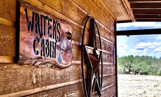 Johnson City Cabin | Writer’s Cabin: A 10/10 Retreat with Spa & Breakfast