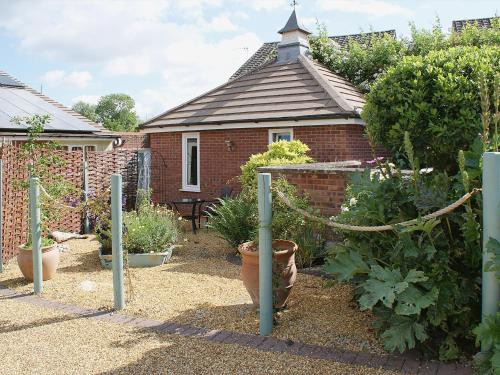 Barford House | Pet-Friendly Getaway at The Writing Room - Rated 8.2/10