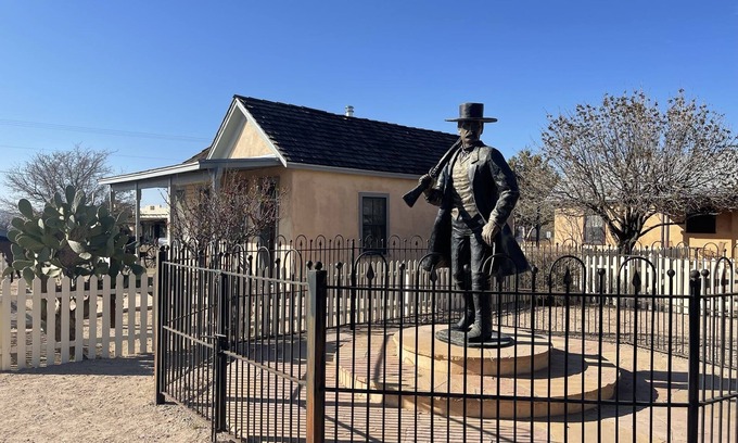 Tombstone Cottage | Discover The Wyatt Earp House - Steps from OK Corral