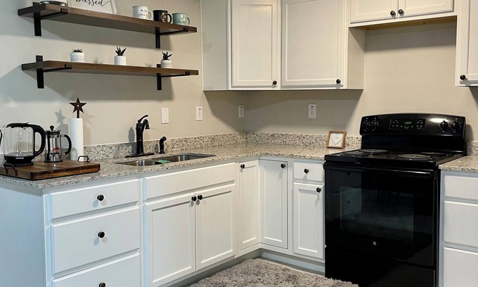 Waxahachie House | Wyatt Stables: Conveniently Located Near Historic Downtown