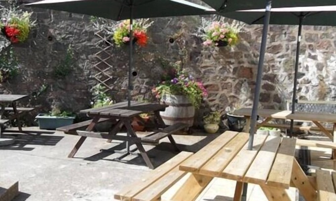 Malvern Hotel | Explore The Wyche Inn: 4-Star Retreat with Delights