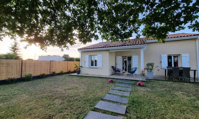 Saint-Macaire House | Discover The yéyé House: Pet-Friendly Family Retreat