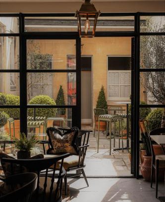 Bath Hotel | Elegant Retreat at The Yard in Bath - 4-Star Gem