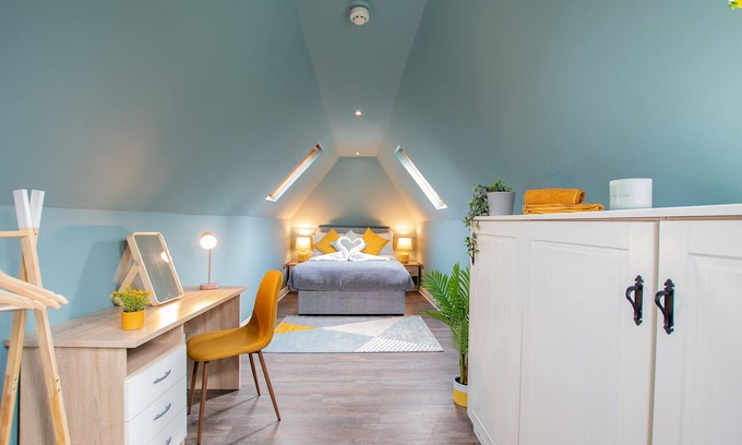 City Centre Dublin House | Exceptional Stay at The Yellow Door, Steps from Temple Bar!