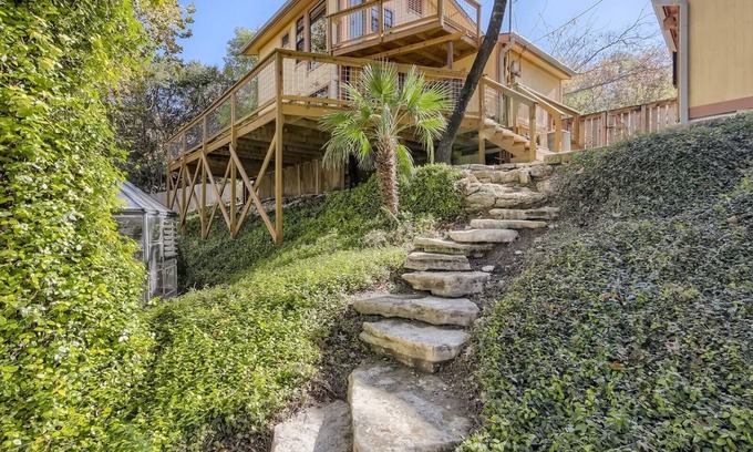 Yacht Harbor House | Charming Yellow Treehouse by the Lake - Pet Friendly Retreat