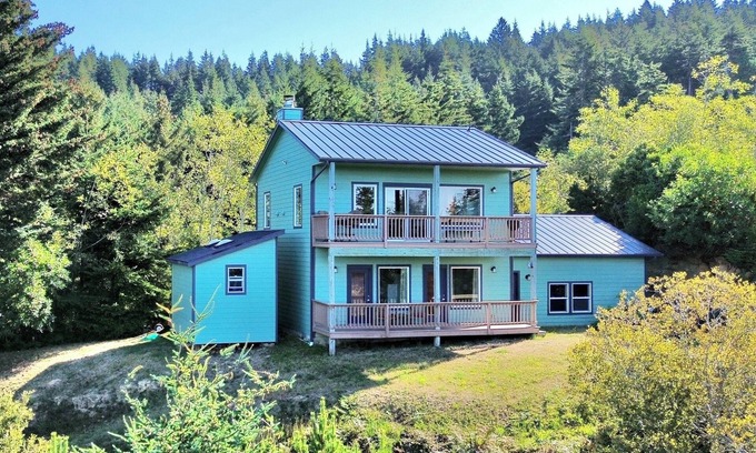 Port Orford House | The Yeti Ohana - fun, solitude & ocean views.