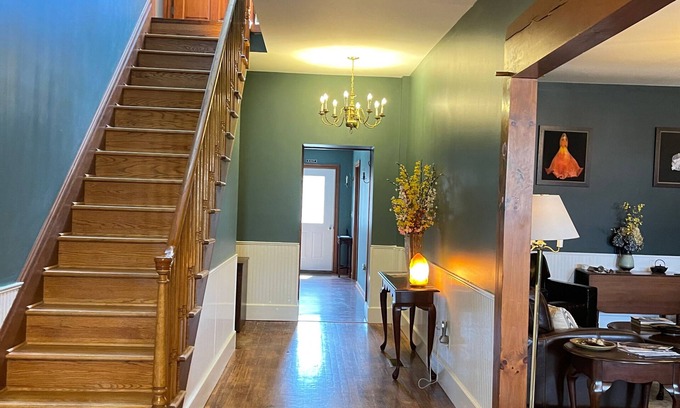 Phelps Bed & Breakfast | Elegant Yorkshire Inn: Top-Rated with Family-Friendly Amenities