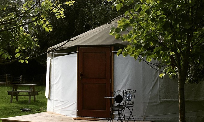 East Huntspill Ski Chalet | Modern Yurt Getaway with Four Poster Bed & Family-Friendly Amenities