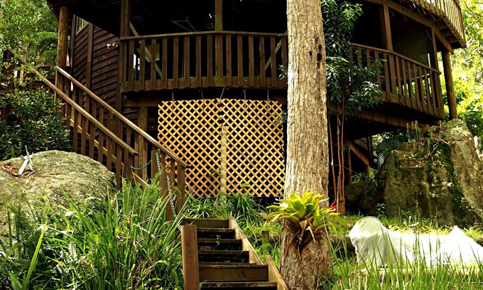Bar Point House | Magical Yurt: Riverfront Treehouse with Pool & Breakfast