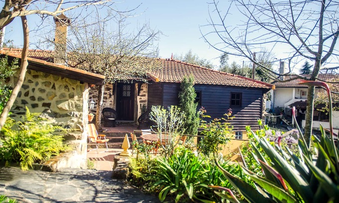 Castelo de Paiva Cottage | Experience The Zés Site: Pet-Friendly Retreat in Pedorido