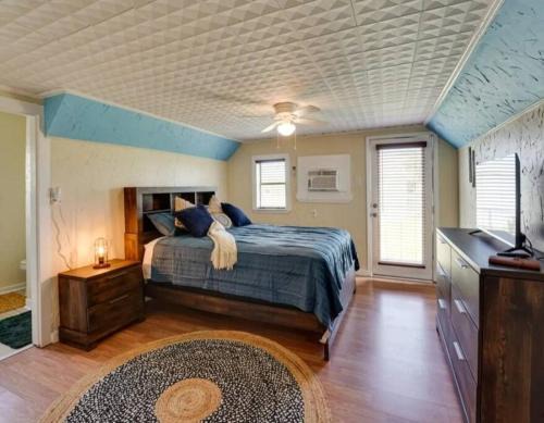 Aransas Pass House | Discover The Zen Den: Guest Rated 9/10 for Comfort