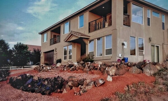 Hurricane Apartment | Comfortable Zion Home with 4 Bedrooms & Private Baths