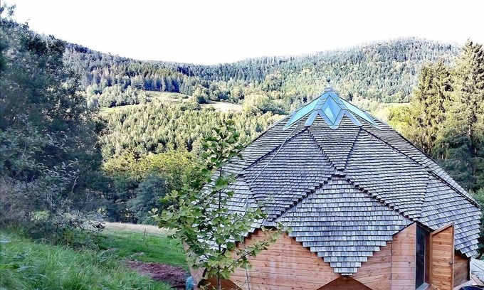 Plainfaing Cabin | Discover The Zome of Thatch Habitats with Family-Friendly Amenities