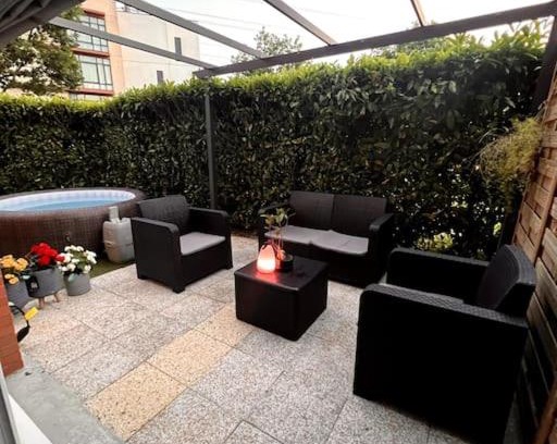 La Source House | Relaxing Getaway at The56 with Private Garden & Jacuzzi