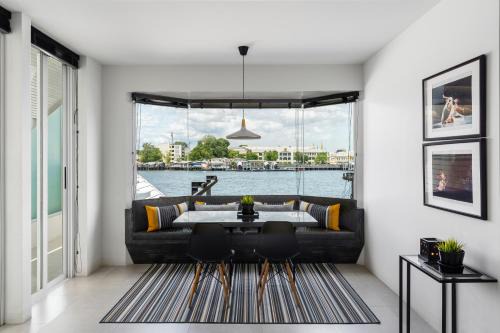 Siriraj Hotel | Discover Theatre Residence: Oceanfront Relaxation Awaits