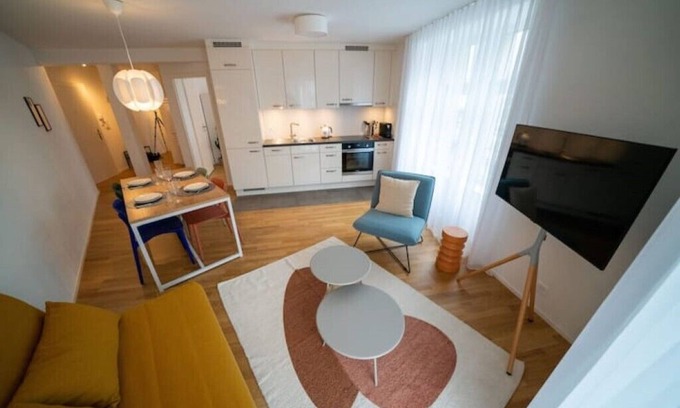 Schwanden Apartment | Spacious 2-Bedroom Apartment with Spa and Hot Tub Access