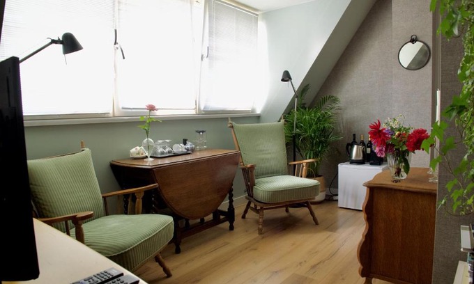 Wijckel Bed & Breakfast | Discover 'De Theetuin': A 4-Star B&B with Dining Delights