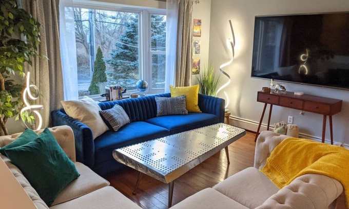 Middletown House | Chic Retreat with Ocean View near Newport & Navy