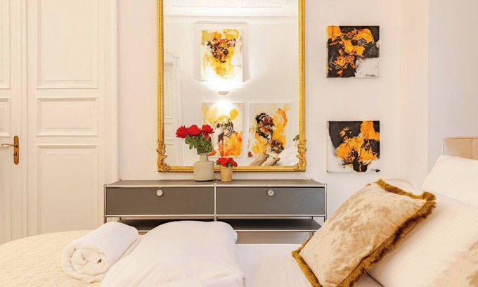 Altbogenhausen Apartment | Discover TheGallery: Spacious 4-Room Retreat Awaits You