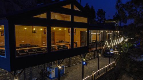 Kaul Hotel | Discover The Himalayan Living Whistling Pines: 4-Star Comfort