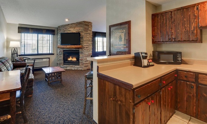 Johnston Hotel | Unique Theme Suite with Kitchenette at Stoney Creek Des Moines