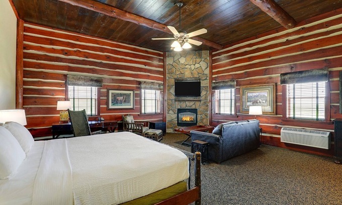 Columbia Hotel | Relax in a Theme Suite with Whirlpool & Fireplace at Stoney Creek