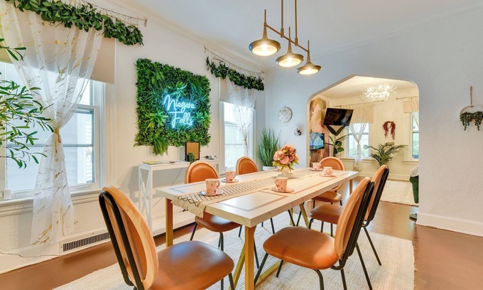Niagara Falls House | Charming Themed New York Home Near Niagara Falls