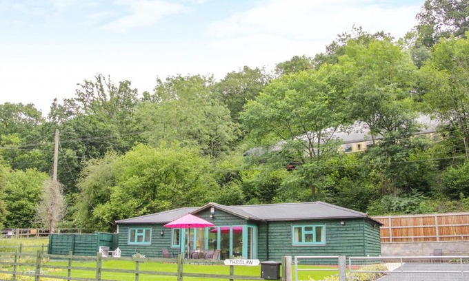 Bewdley House | Perfect Family Retreat at Theolaw with Pet Friendly Perks