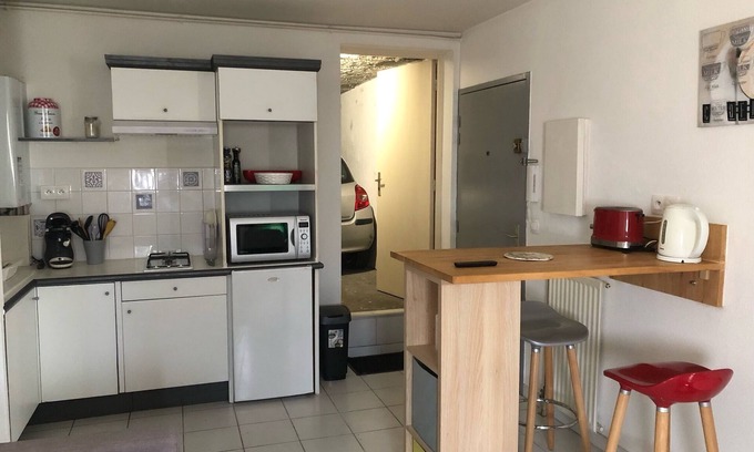 Villeneuve-les-Maguelone Apartment | Ideal Stay at Theone: Prime Location with Kitchen Access