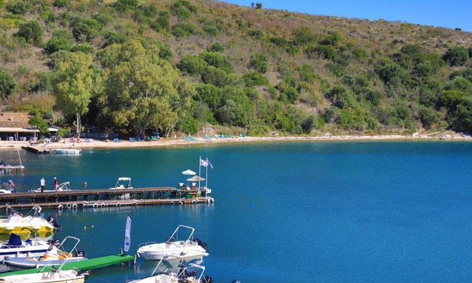 Agios Stefanos Apartment | Inviting Theophilos Dio: Oceanfront Family Getaway Awaits