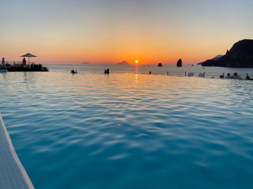 Vulcanello Hotel | Indulge at Therasia Resort Sea and SPA - 5 Star Escape