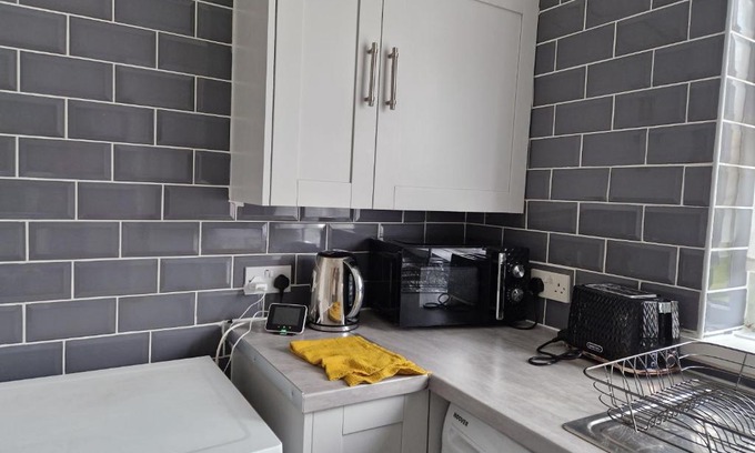 Tunstall House | Family-Friendly Therence Accommodations in Stoke on Trent