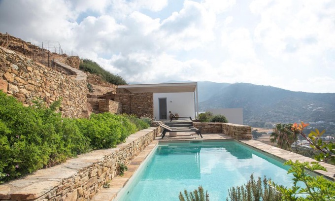 Ios Apartment | Theros Apartments: Oceanfront Retreat with Pool & Pet-Friendly