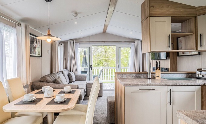 Kelso Apartment | Spacious 3-Bedroom Caravans with Kitchen and Family Comfort