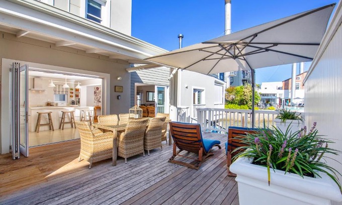 Knysna House | Idyllic Thesen Island Holiday House with Ocean Views
