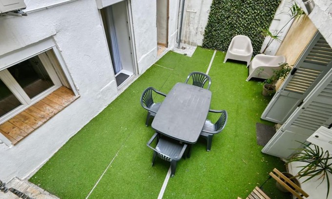Menpenti Apartment | Convenient THIBAUD: T4 with Terrace Near Metro Access