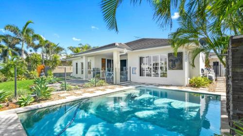Banksia Beach House | Indulge in Elegance with Pet-Friendly Comfort & Pool Access