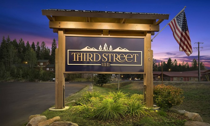McCall Hotel | Discover Third Street Inn: Guest Rated 9/10 with Pool & Spa