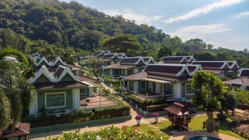 Wang Pong House | Pet-Friendly Khao Tao Lake & Beach Villas with Ocean Views