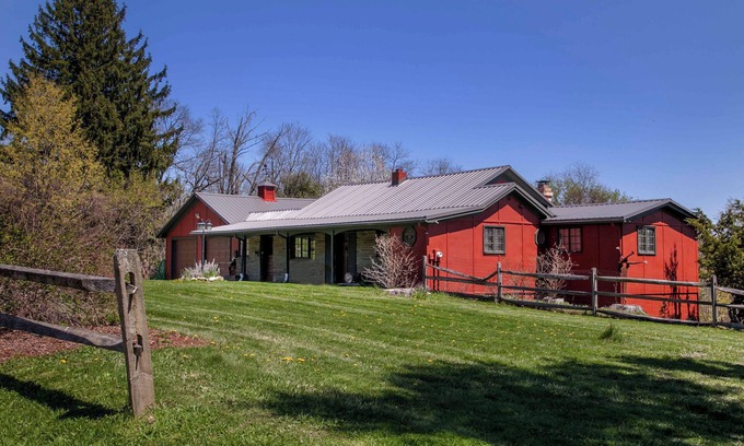 Hammondsport House | This 2 bedroom, 2 bath home is ideal for a family retreat to the Finger Lakes.