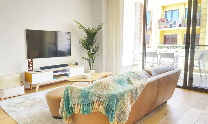 Fremantle Apartment | Exceptional 2-Bedroom Apartment with Ocean View in Fremantle