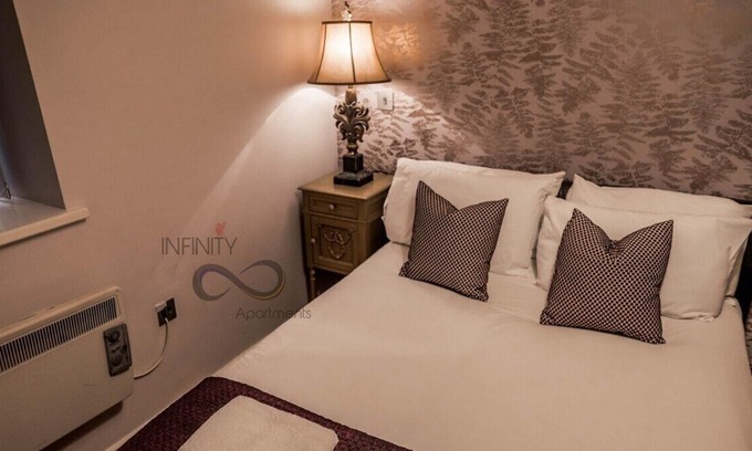 Vauxhall Apartment | Cozy 1-Bedroom Apartment with Hot Tub in Merseyside