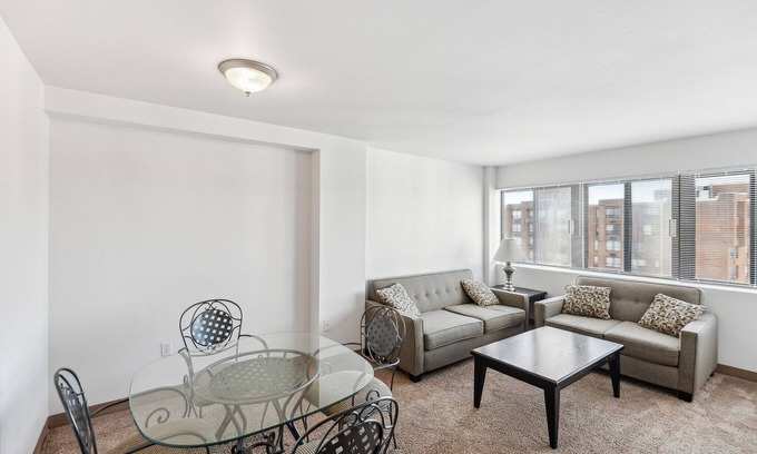 Downtown Harrisburg Apartment | Cozy 1-Bedroom Apartment with Pool in Harrisburg, PA