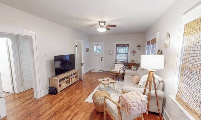 Wichita House | Pet-Friendly Boho Bungalow with Kitchen - Rated 9.4/10