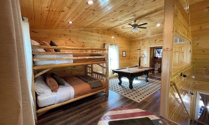Pigeon Forge Cabin | Pet-Friendly Cabin with Hot Tub in Pigeon Forge, TN