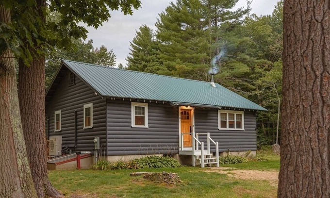 Eliot Cabin | Pet-Friendly 2 Bedroom Cabin in Eliot, ME - Rated 9.8/10