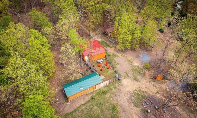 Berkeley Springs Cabin | This cabin is a 2 bedroom(s), 3 bathrooms, located in Berkeley Springs, WV.