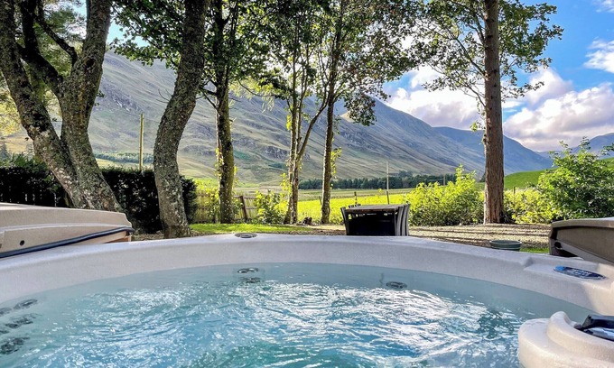 Clova Cottage | Cozy Cottage with Lake View, Spa & Pet-Friendly Amenities