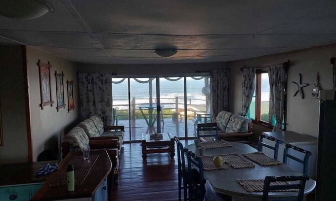 Xai-Xai House | Tranquil House with Beautiful Sea View & Great Amenities